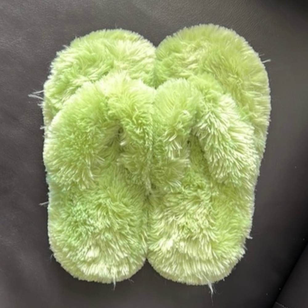 Aeropostale Fuzzy Slippers